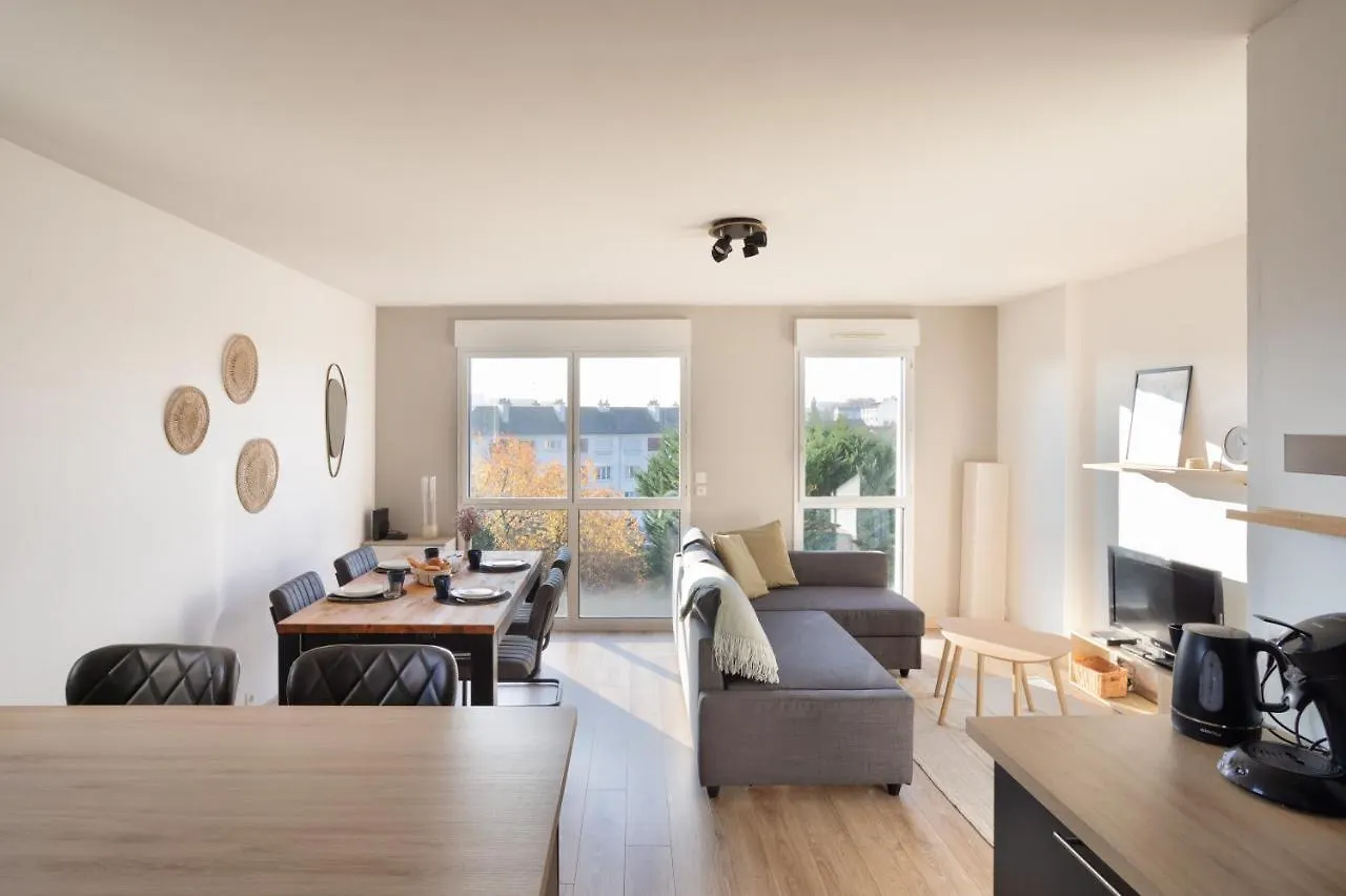Apartment Le Cocon Voltaire - Appartement 2 Chambres Avec Parking - Mabilais Rennes France