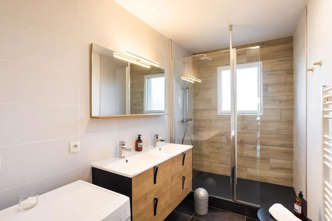 Apartment Le Cocon Voltaire - Appartement 2 Chambres Avec Parking - Mabilais Rennes France